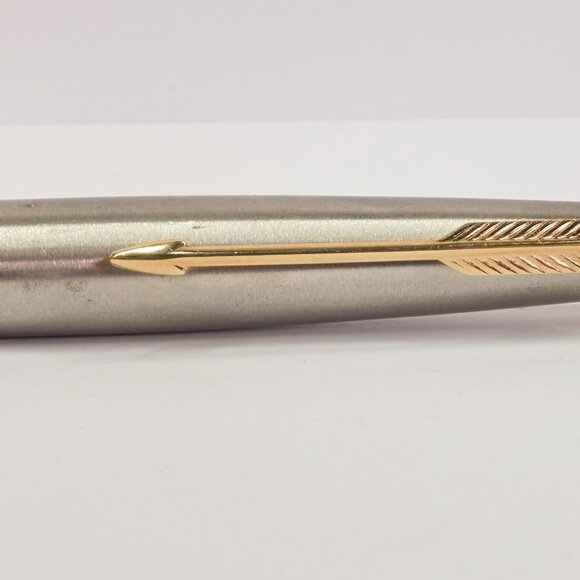 Parker 61 Flighter GT / Fountain Pen / Stainless Steel Body / Gold Trim - Picture 14 of 15